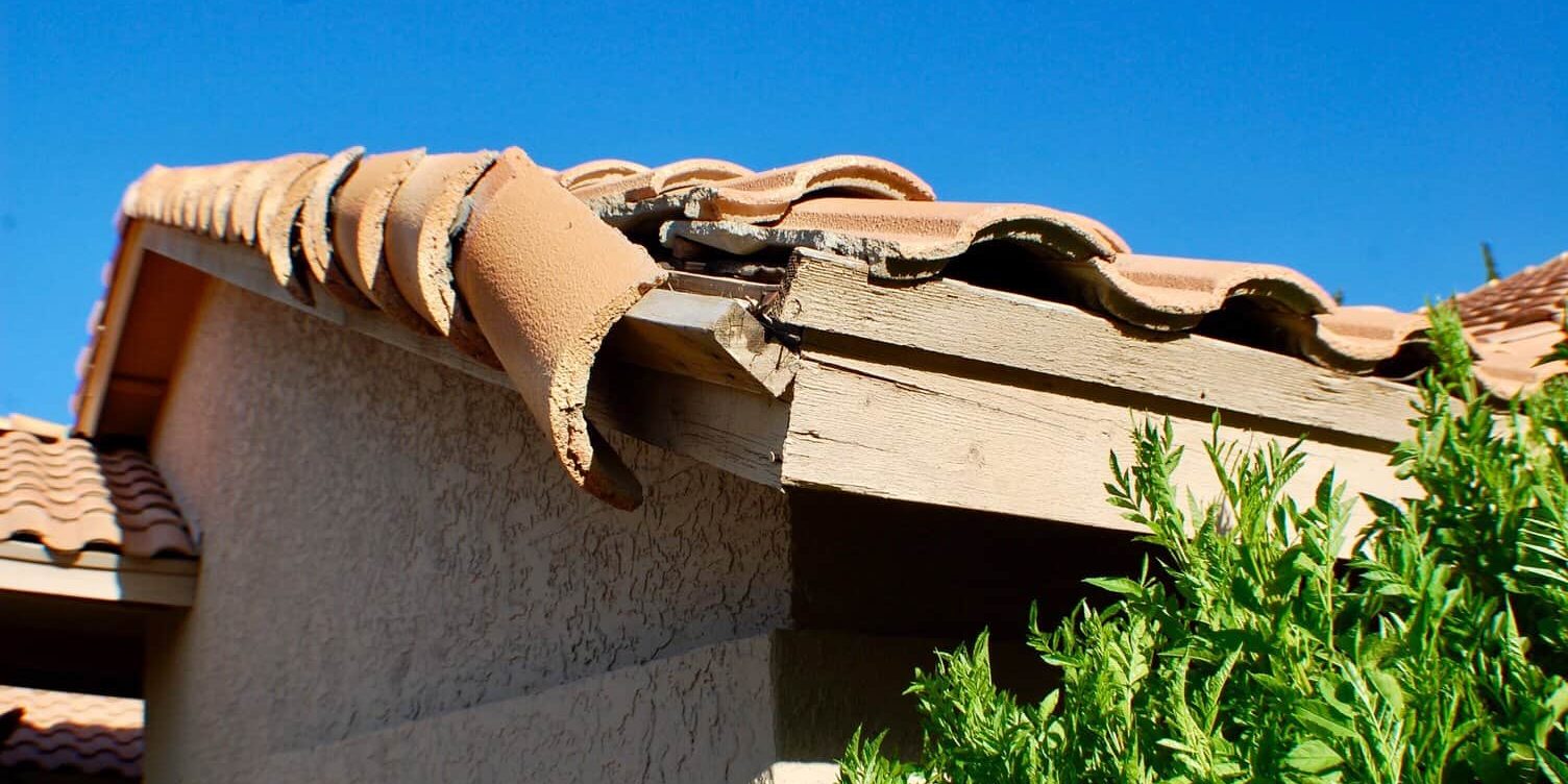 rsz_damage-to-roof-on-house-from-storm-2022-11-16-17-06-04-utc roof