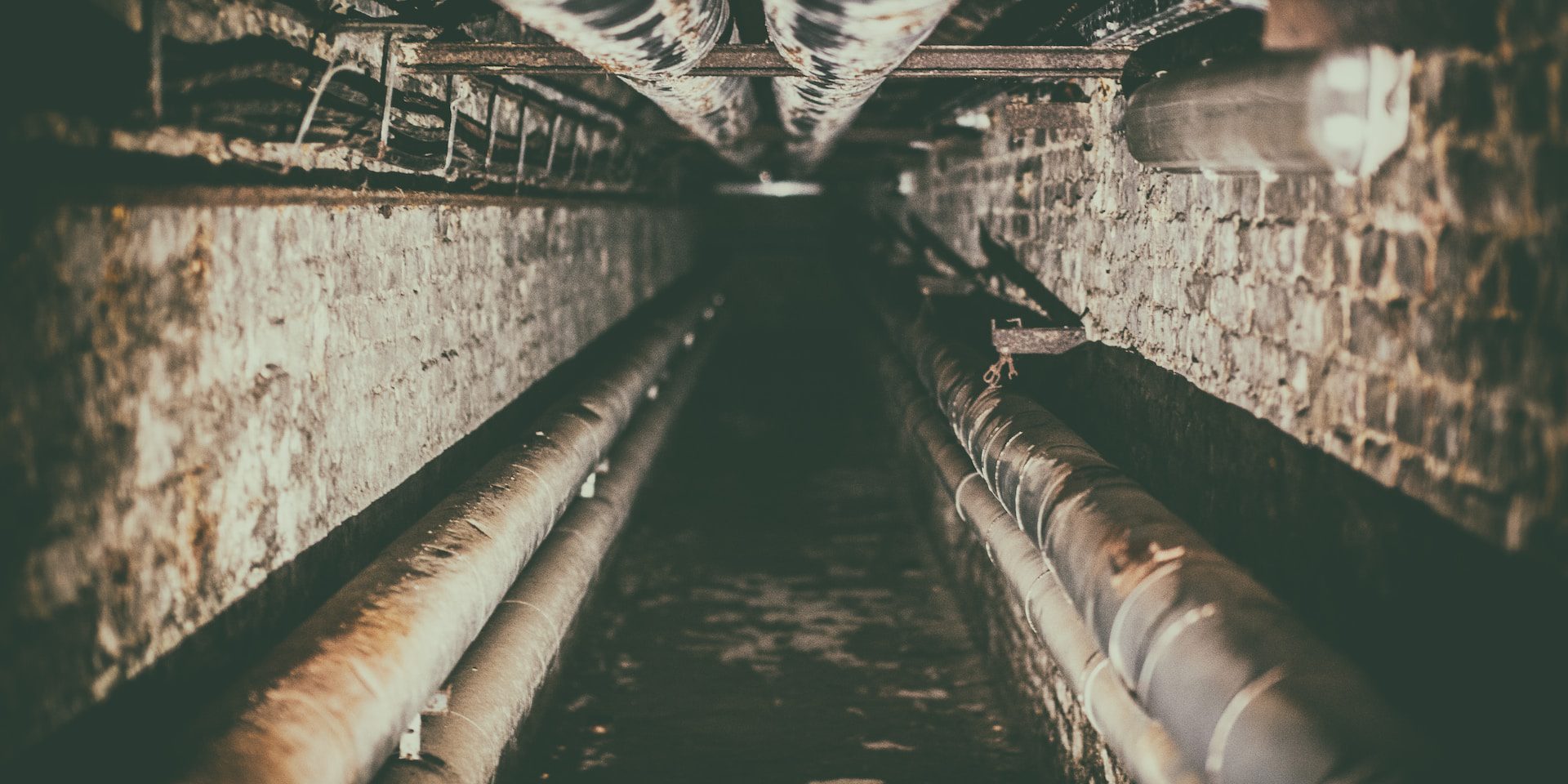 denny-muller-FvqV_f7svSU-unsplash pipes